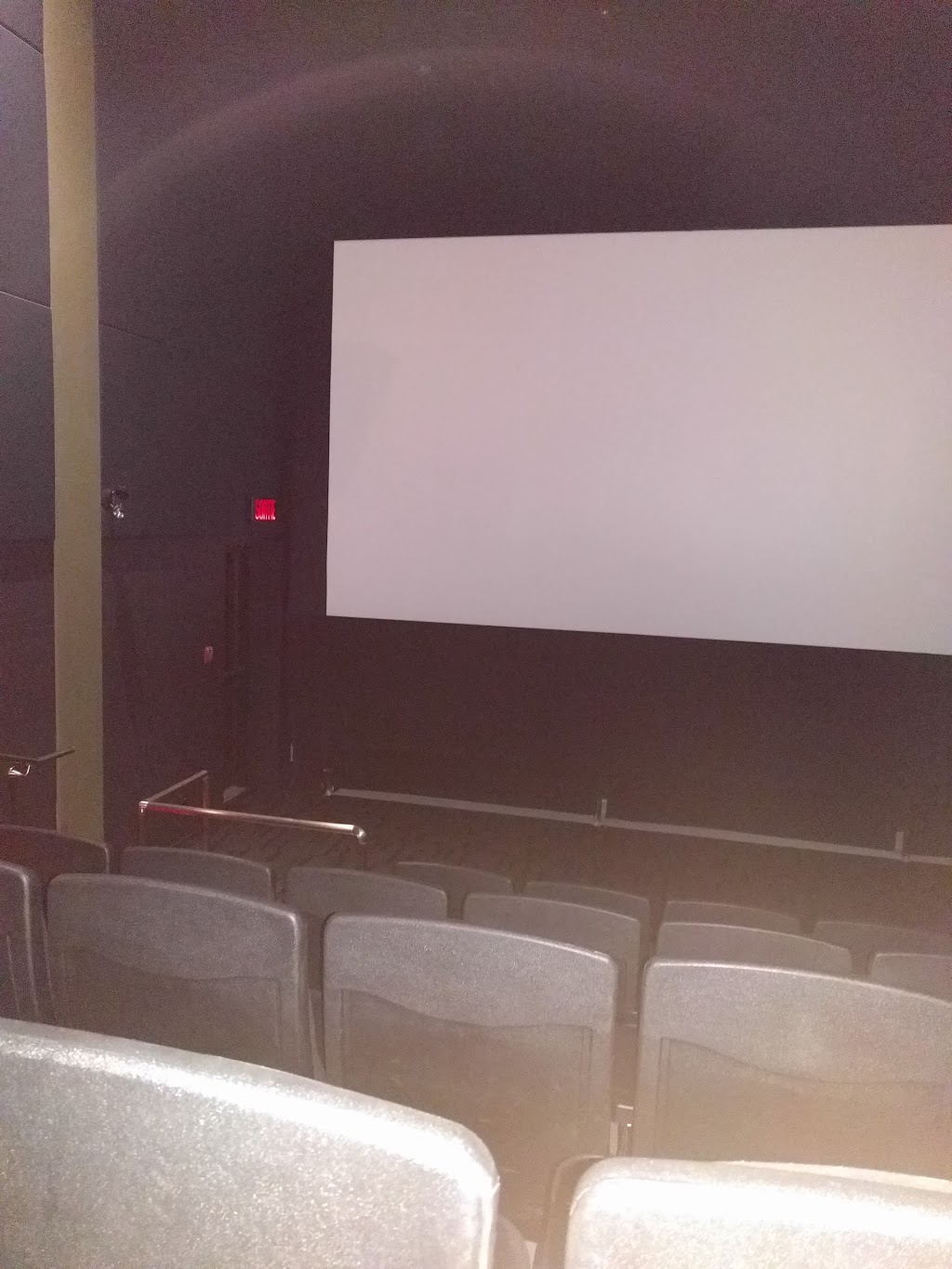 Cinéma Le Tapis Rouge | 1850 Rue Bellefeuille #800, Trois-Rivières, QC G9A 3Y2, Canada | Phone: (819) 840-2540