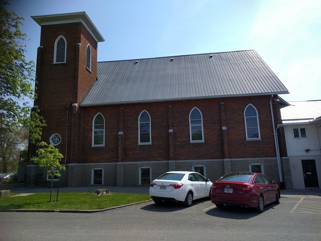 Wellington United Church | 245 Wellington Main St, Bloomfield, ON K0K 1G0, Canada | Phone: (613) 399-3708