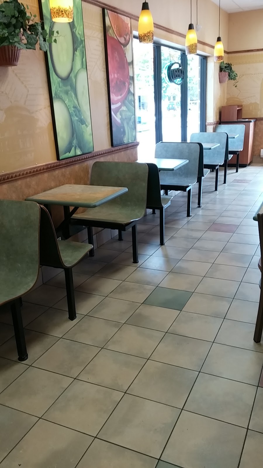 Subway | 645 Lakeshore Rd E, Mississauga, ON L5G 5J1, Canada | Phone: (905) 274-1169