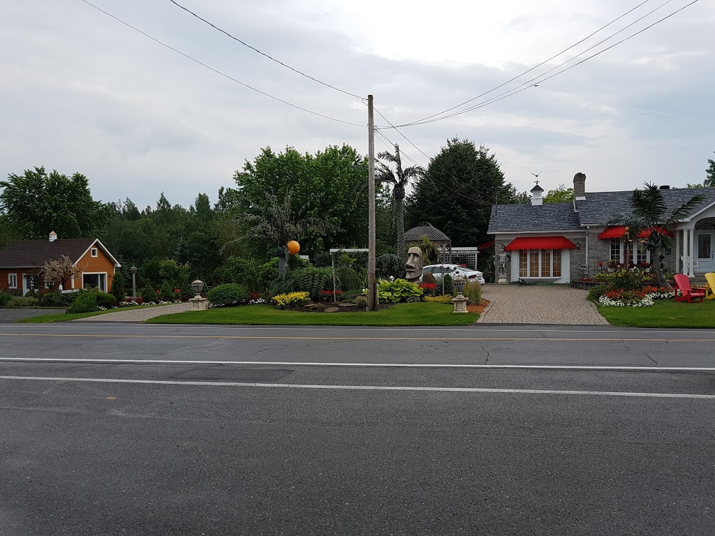 Gîte des Fleurs (le) | 2573 Boulevard Mercure, Saint-Nicéphore, QC J2A 1X7, Canada | Phone: (819) 478-7195