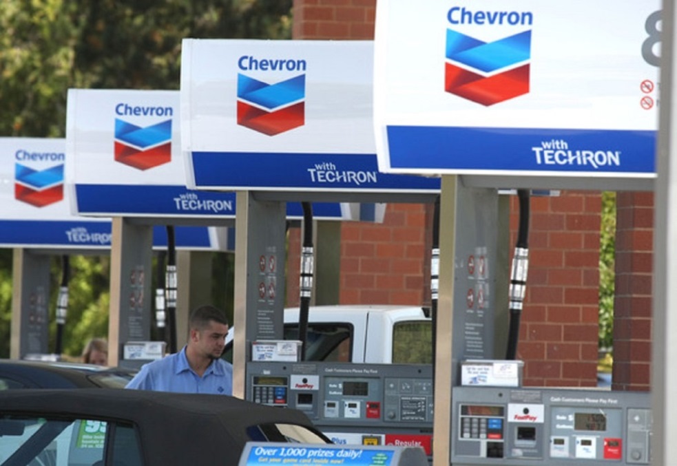 Chevron | 3690 Westmount Rd, West Vancouver, BC V7V 3G9, Canada | Phone: (604) 922-6211