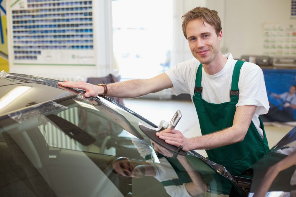 Brampton Auto Glass Repair and Replacement | 227 Advance Blvd #17, Brampton, ON L6T 4J3, Canada | Phone: (905) 487-6357