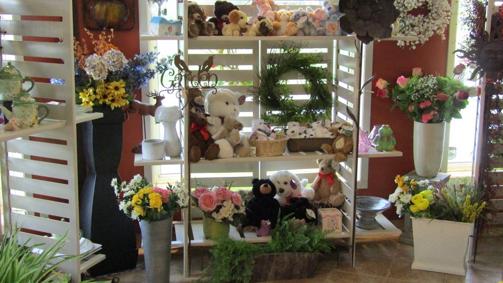 Neils Flowers Ltd. | 1622 Sydenham Rd, Kingston, ON K7L 4V4, Canada | Phone: (613) 542-9929