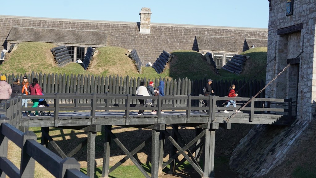 Old Fort Niagara Light, Youngstown, NY | Fort Niagara State Park, Scott Ave, Youngstown, NY 14174, USA | Phone: (716) 745-7611