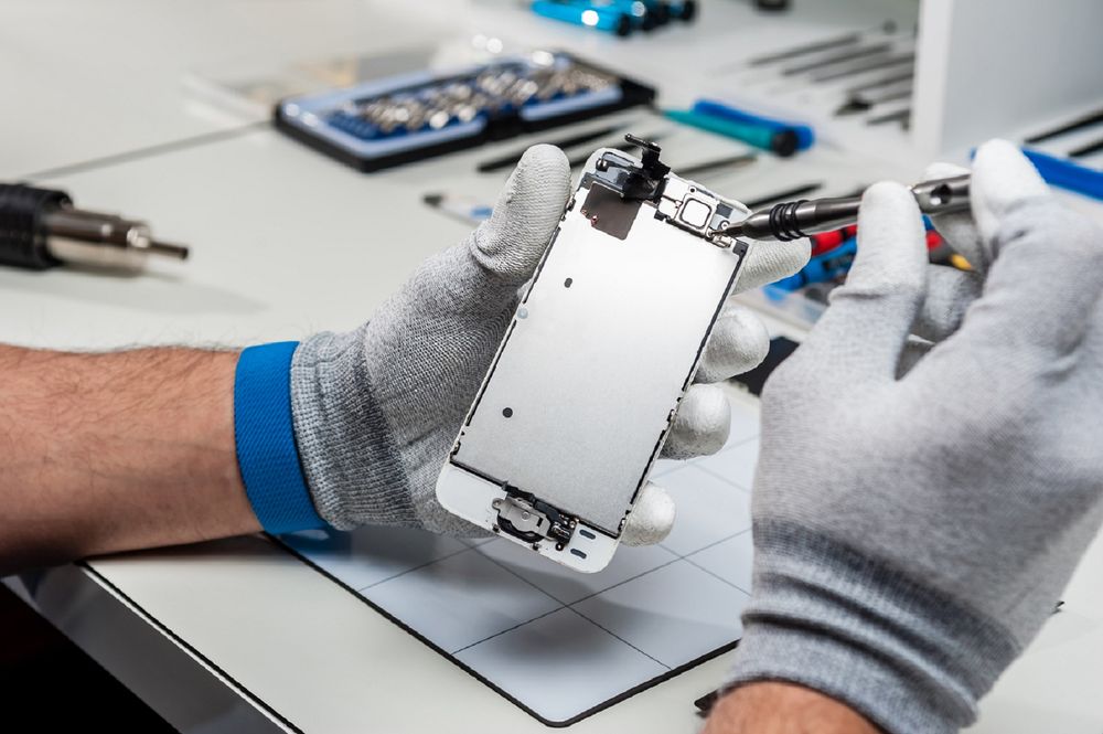 Mobile Klinik Professional Smartphone Repair - Kitchener | Fairview Park, 2960 Kingsway Dr, Kitchener, ON N2C 1X1, Canada | Phone: (519) 896-2828