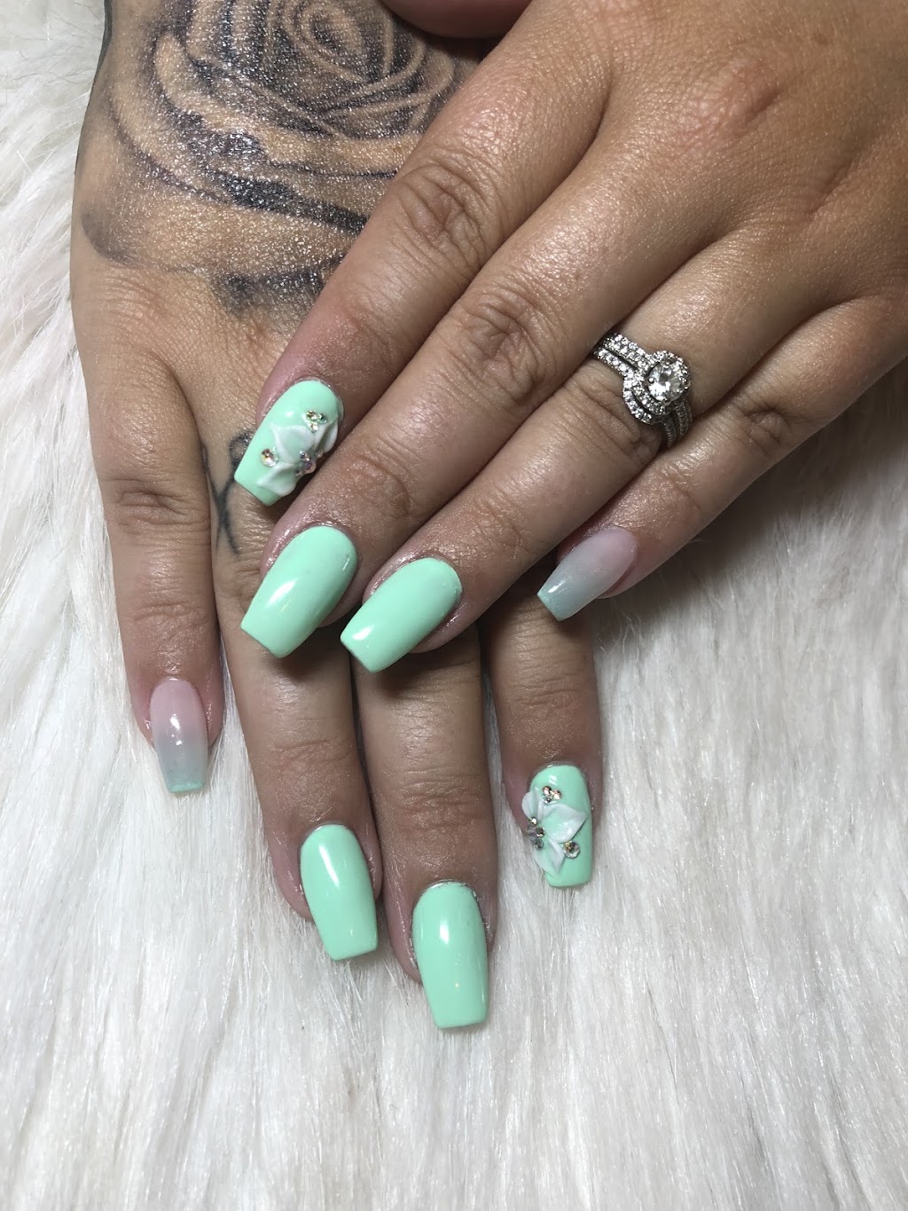 LYNNLYNN NAILS | 2900 Woodroffe Ave, Nepean, ON K2J 4P7, Canada | Phone: (613) 823-2626