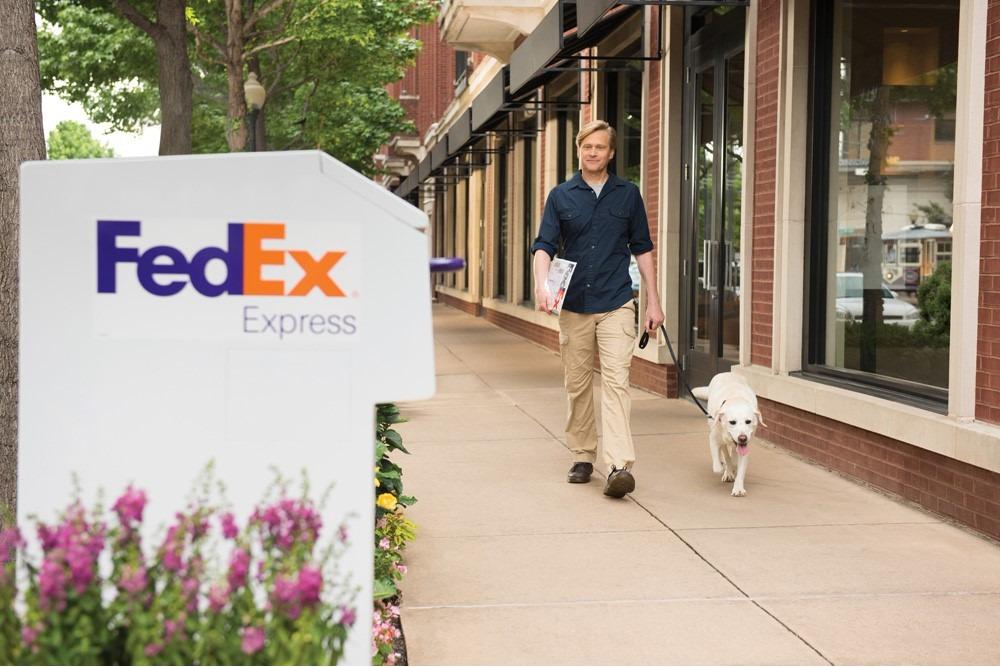 FedEx Ship Centre | 495 Eastchester Ave E, St. Catharines, ON L2M 6S2, Canada | Phone: (800) 463-3339