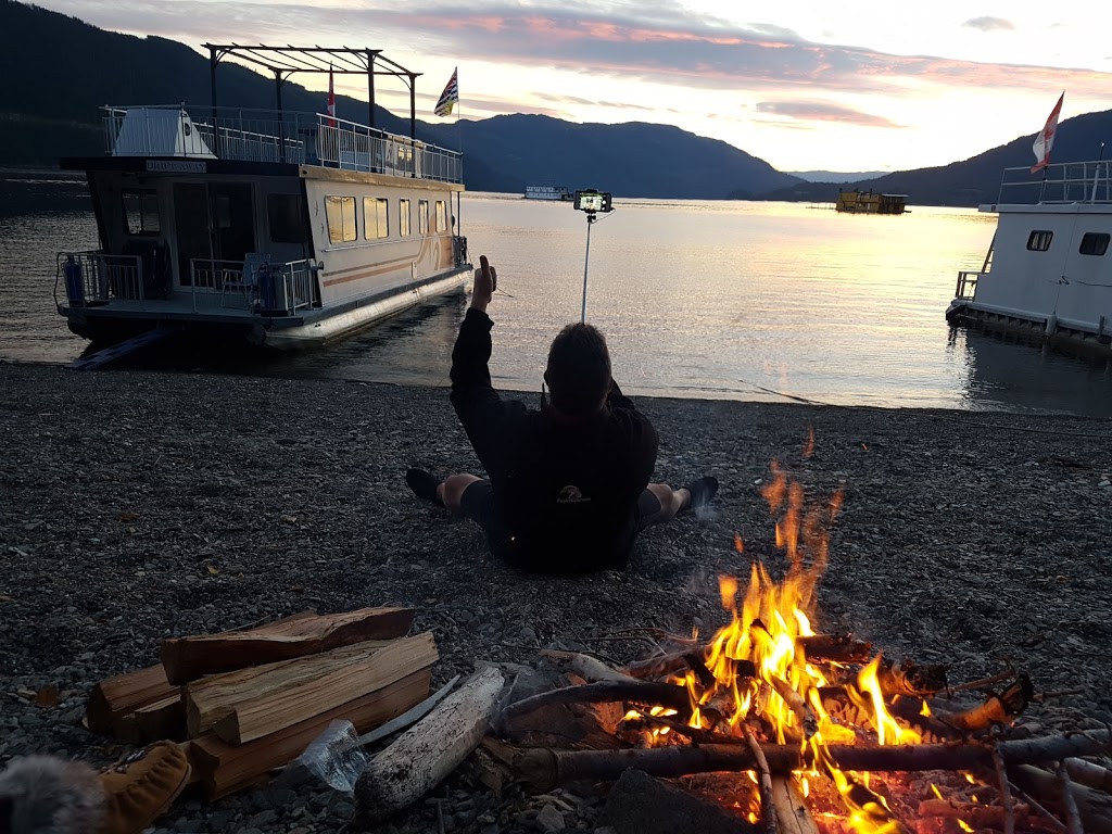 Twin Anchors Houseboat Vacations | 200 Old Town Rd, Sicamous, BC V0E 2V4, Canada | Phone: (250) 836-2450