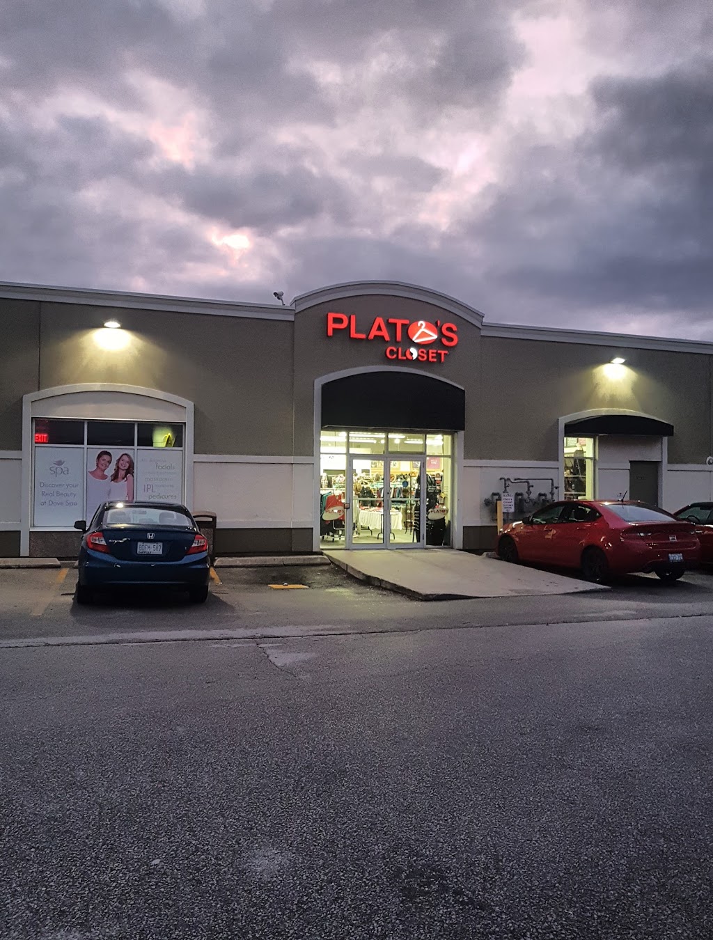 Platos Closet Oakville | 355 Iroquois Shore Rd #2B, Oakville, ON L6H 1M3, Canada | Phone: (905) 849-6446