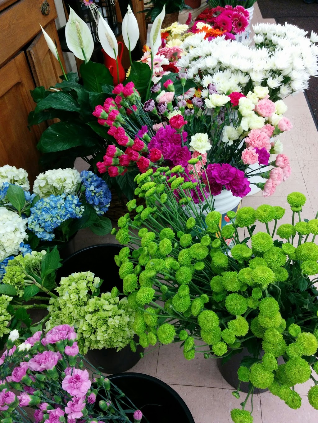 Kellys Flower Shoppe | 505 Granville St, Summerside, PE C1N 6V7, Canada | Phone: (902) 436-2702