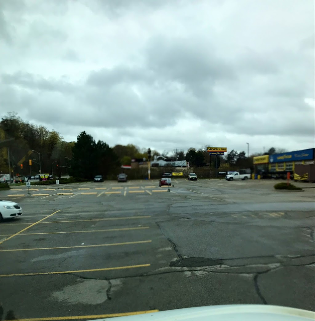 Parking lot | Unnamed Road، Kitchener, ON N2C 2K6, Canada