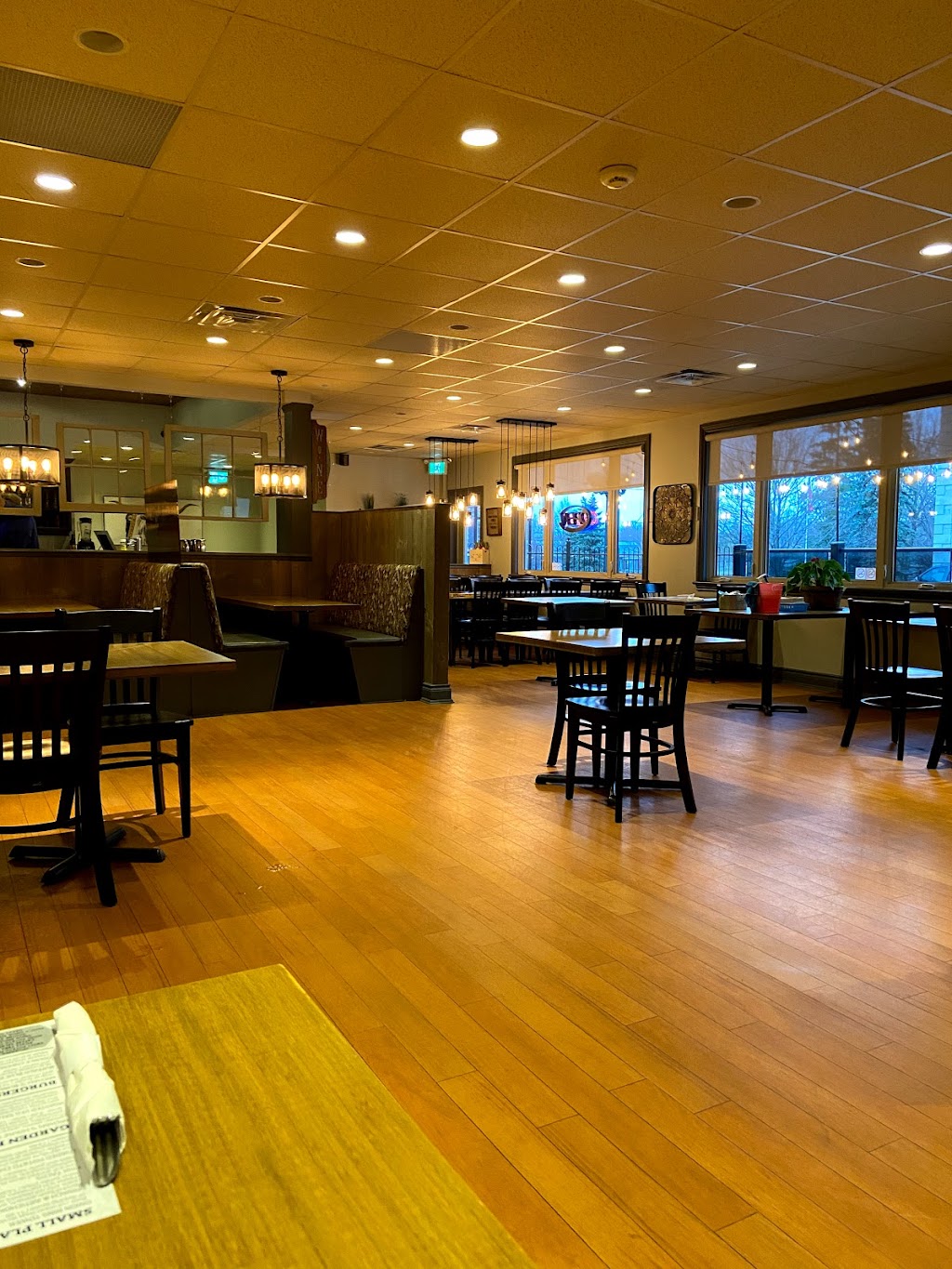 Michaels Table Restaurant Perth | 110 Gore St E, Perth, ON K7H 1J3, Canada | Phone: (613) 267-0008