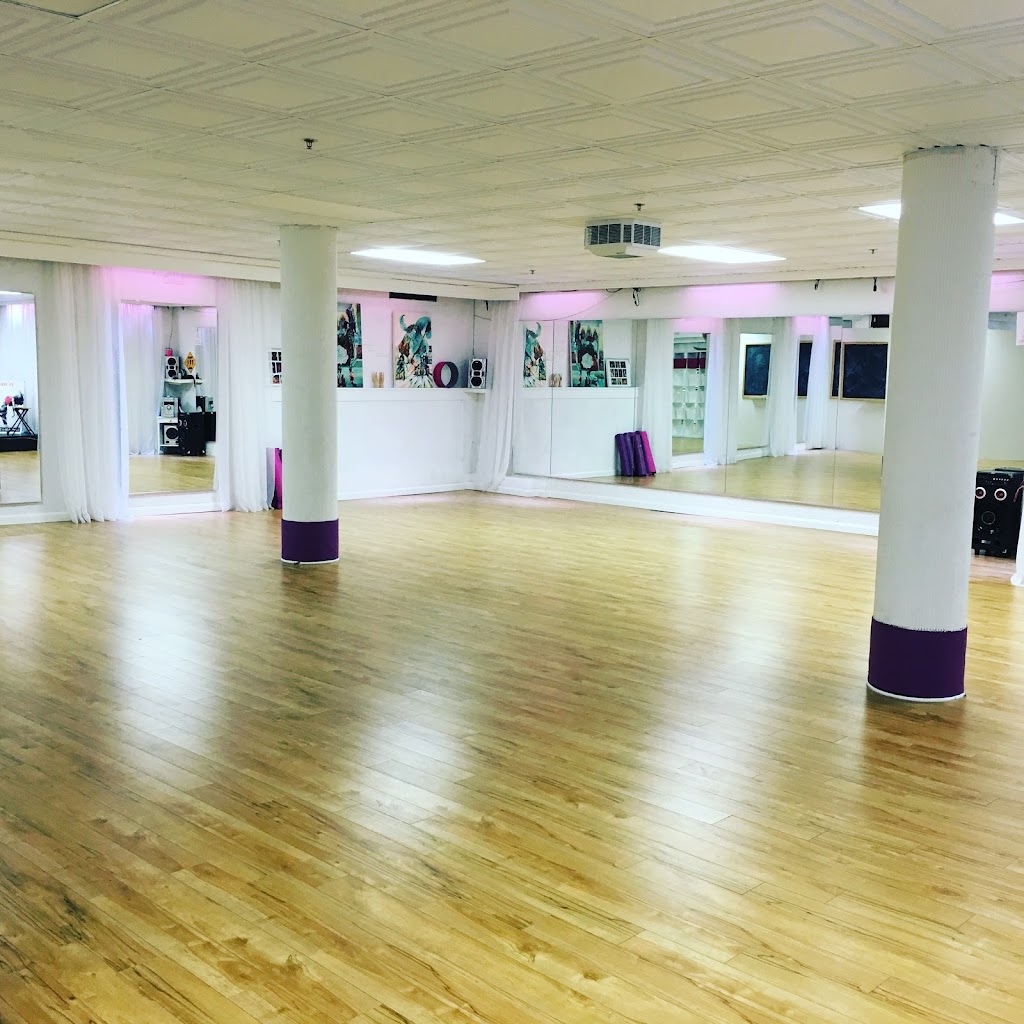 studio mondo danse | 1804 Boulevard des Laurentides, Vimont, QC H7M 2P6, Canada | Phone: (514) 947-1465