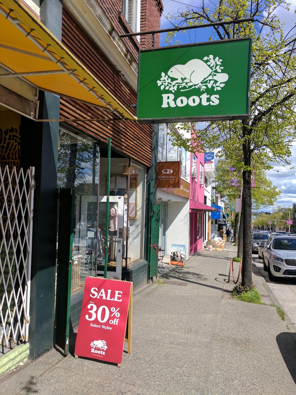 Roots | 2091 W 4th Ave, Vancouver, BC V6J 1N3, Canada | Phone: (604) 629-1195