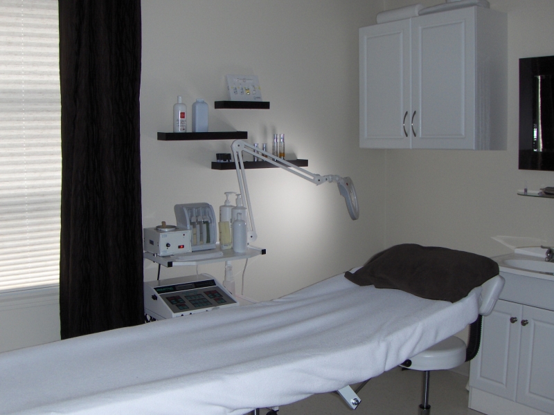 Clinique Esthétique Roselyne | 3244 Boulevard Saint-Jean, Trois-Rivières, QC G9B 2M1, Canada | Phone: (819) 377-9036