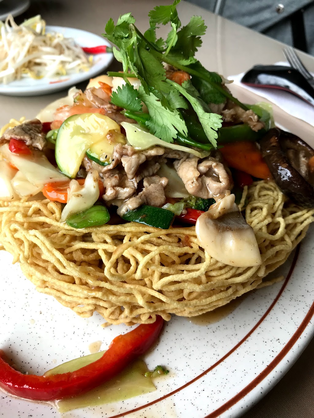 Restaurant Hoai Huong | 5485 Avenue Victoria, Montréal, QC H3W 2P9, Canada | Phone: (514) 738-6610