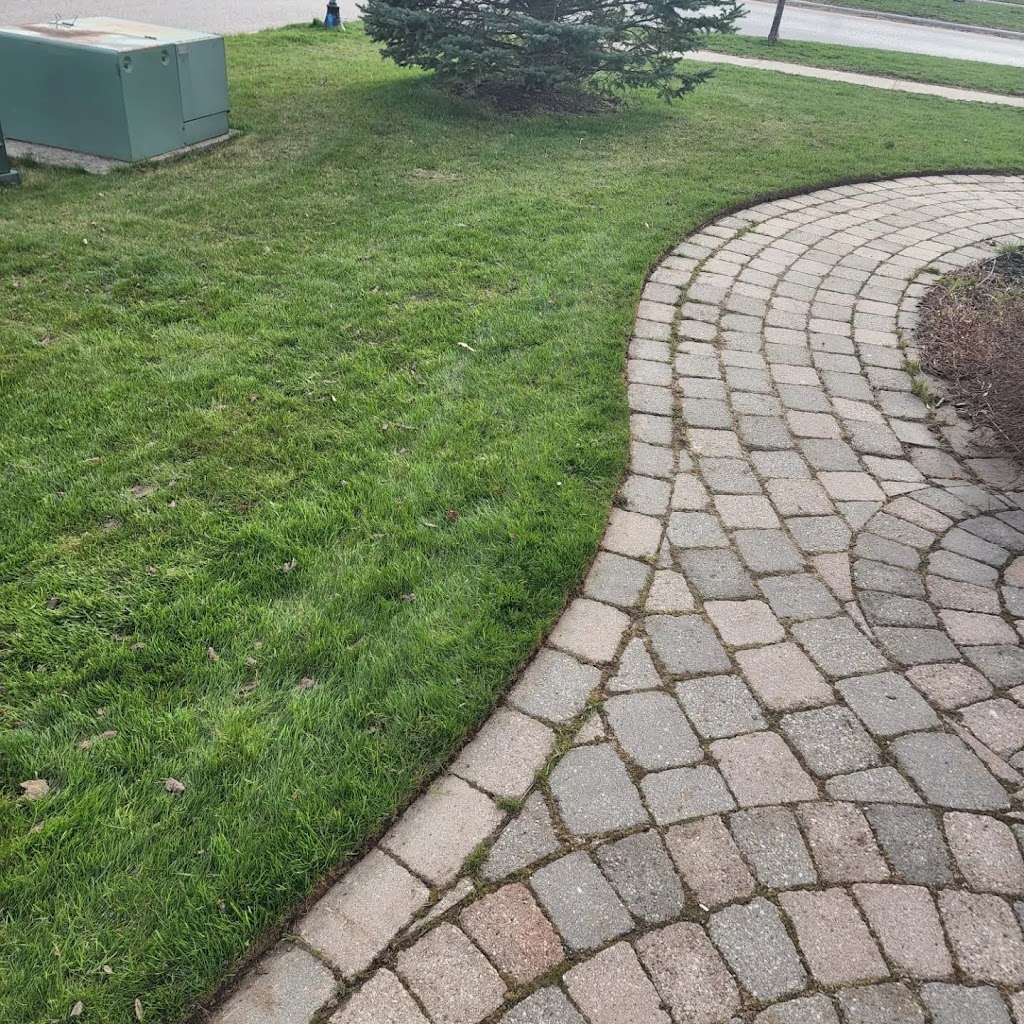 AutoScapes Lawn Maintenance | 69 Caldwell Crescent, Newcastle, ON L1B 1R2, Canada | Phone: (905) 984-0404