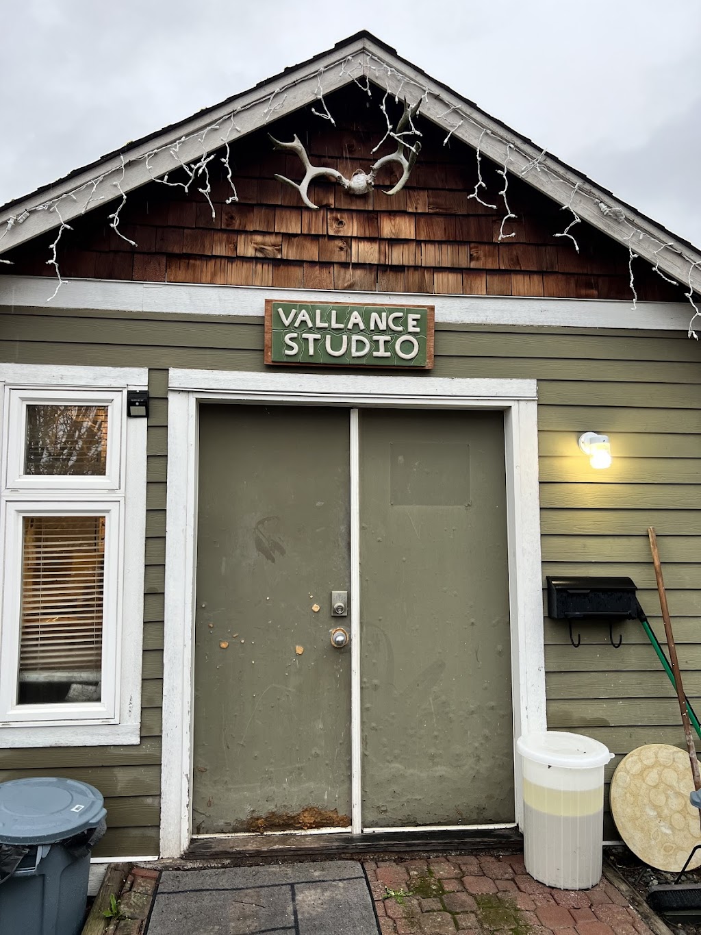 Vallance Studio | 734 Chesterlea Rd, Victoria, BC V8X 3R2, Canada | Phone: (250) 857-5551