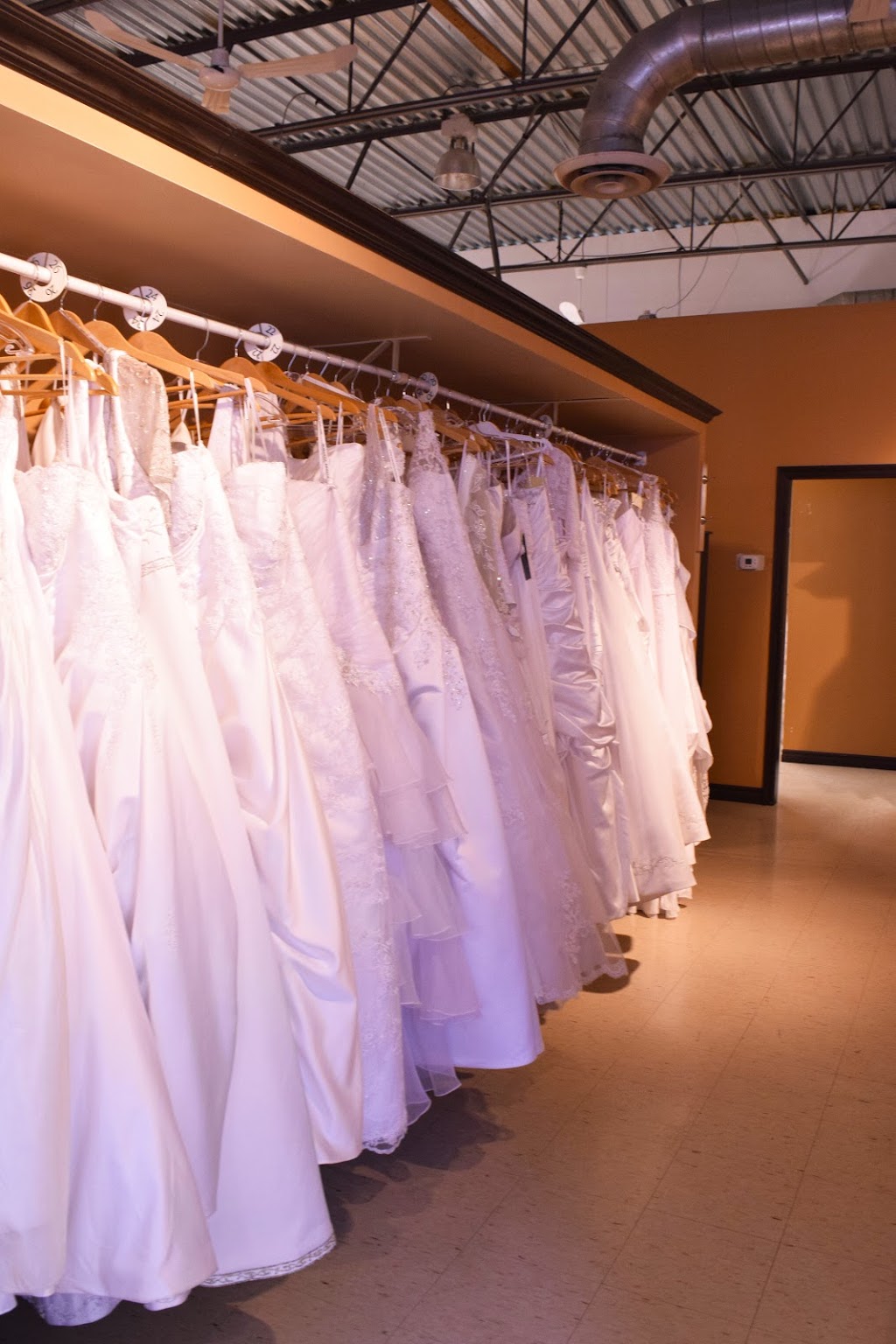 Wedding Dress Marily | 732 1re Rue, Saint-Jean-sur-Richelieu, QC J2X 3C1, Canada | Phone: (450) 515-1118