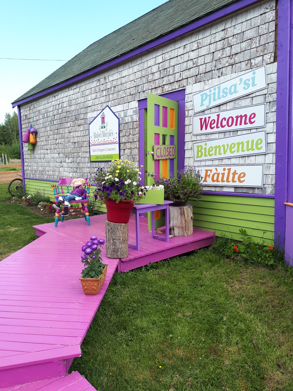 Mabel Murples Book Shoppe & Dreamery | 286 Allen Rd, River John, NS B0K 1N0, Canada | Phone: (902) 495-7295