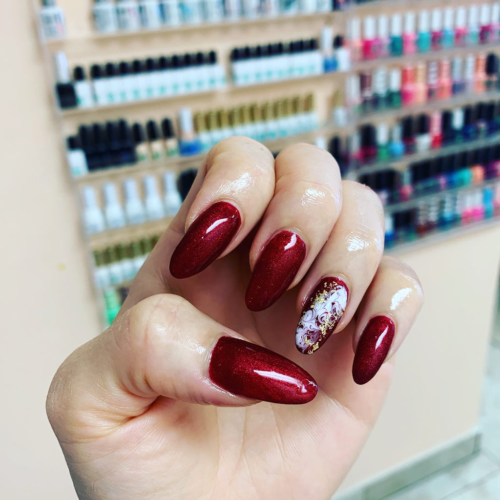 Julias nail salon | 27 Woodlawn Rd W, Guelph, ON N1H 1G8, Canada | Phone: (519) 763-9998