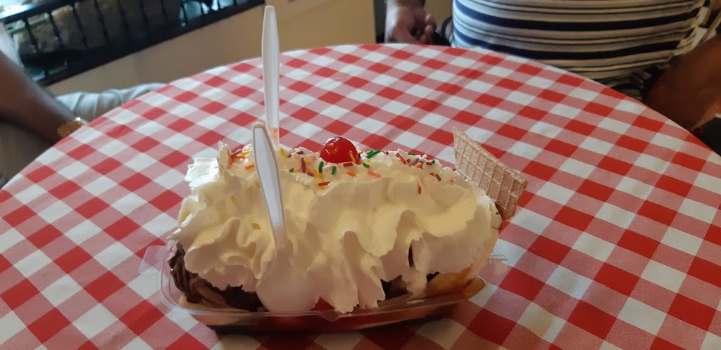 Twins Ice Cream Parlour | 1028 Main, Port Rowan, ON N0E 1M0, Canada | Phone: (519) 586-7994