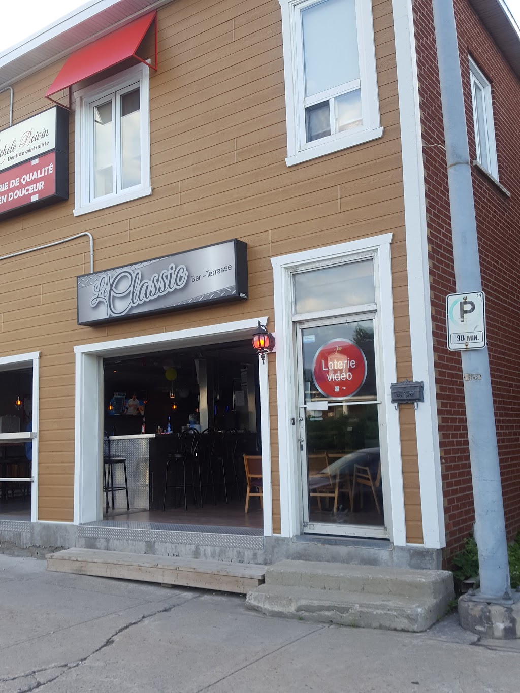 Bar Le Classic | 2790 Rue de la Salle, Jonquière, QC G7S 2A4, Canada | Phone: (418) 412-6100