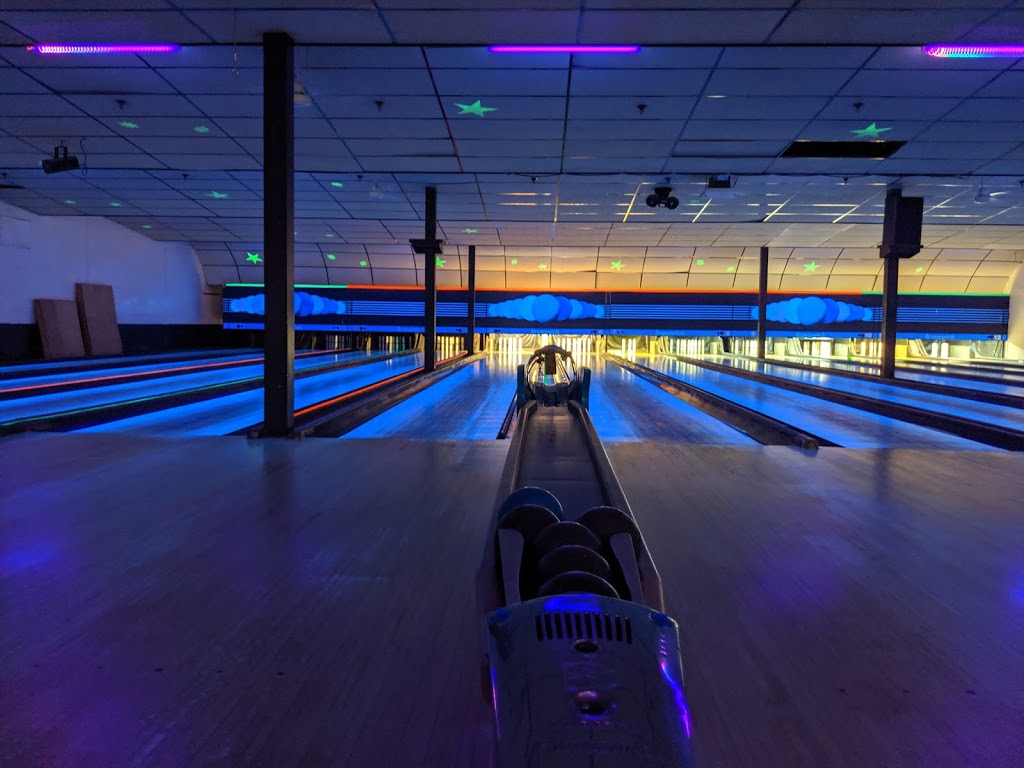 Pajos Bowling Alley | 79 Victoria Rd, Lunenburg, NS B0J 2C0, Canada | Phone: (902) 634-8344