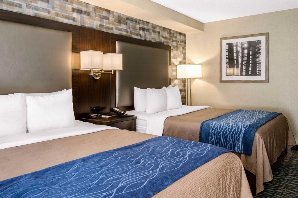 Comfort Inn Montreal Aeroport | 700 Boul Saint-Jean, Pointe-Claire, QC H9R 3K2, Canada | Phone: (514) 697-6210