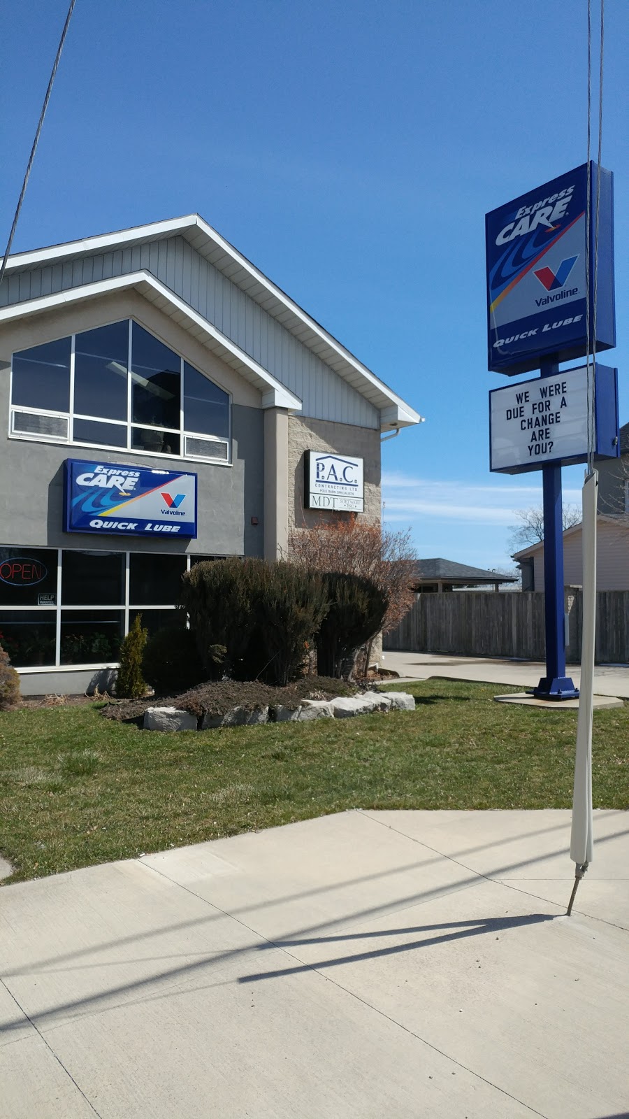 Dennys Lube Centre - Valvoline Express Care | 535 Barton St, Stoney Creek, ON L8E 2S7, Canada | Phone: (905) 561-5823