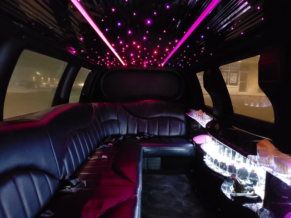 Toronto Airport Stretch Limo. Ca | 43 Bellwood Dr, Whitby, ON L1N 2E3, Canada | Phone: (866) 822-8603