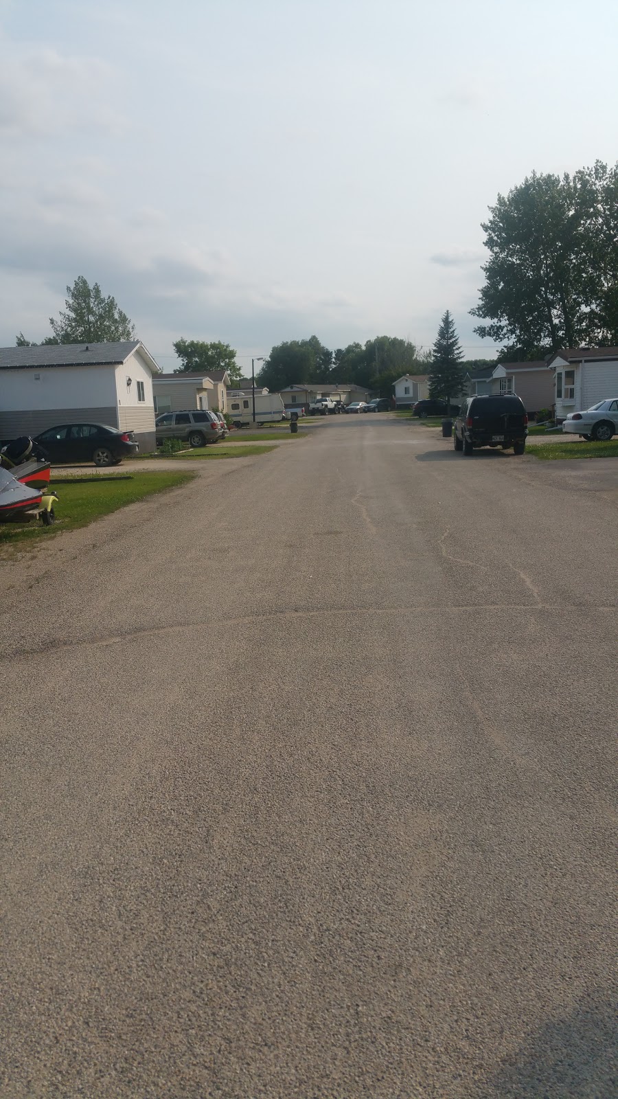 Pineridge Village Mobile Home Park | 900 Dunning Rd E, Winnipeg, MB R2C 2Z2, Canada | Phone: (204) 222-5861