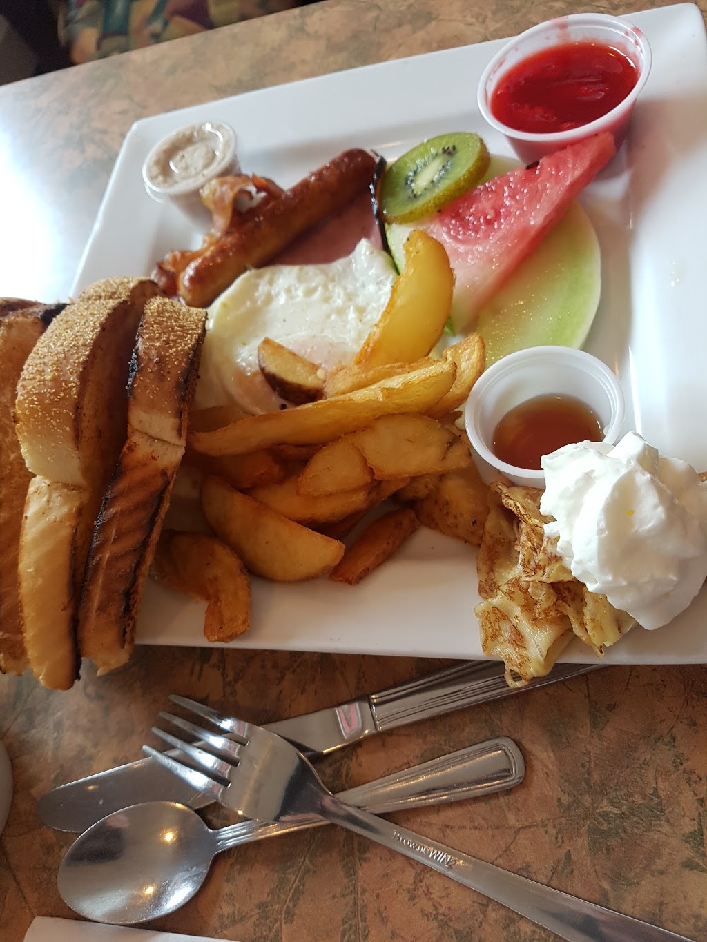 Café du Marché | 2215 Chemin du Fleuve, Saint-Romuald, QC G6W 5P7, Canada | Phone: (418) 839-2525