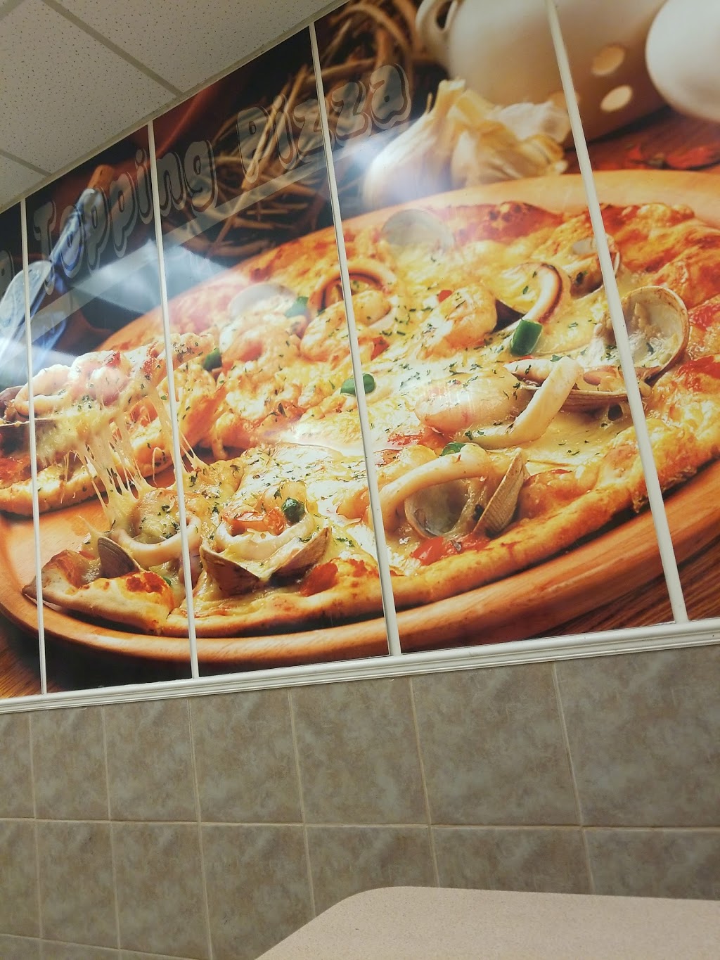 Free Topping Pizza | 1561 Durham Regional Hwy 2, Courtice, ON L1E 2G5, Canada | Phone: (905) 404-4404