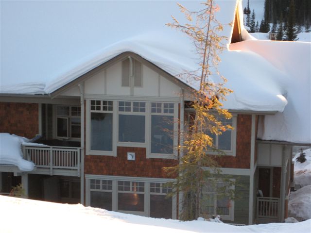 Bearadise at Settlers Crossing | 5015 Valley Drive, Sun Peaks, BC V0E 5N0, Canada | Phone: (604) 671-6862