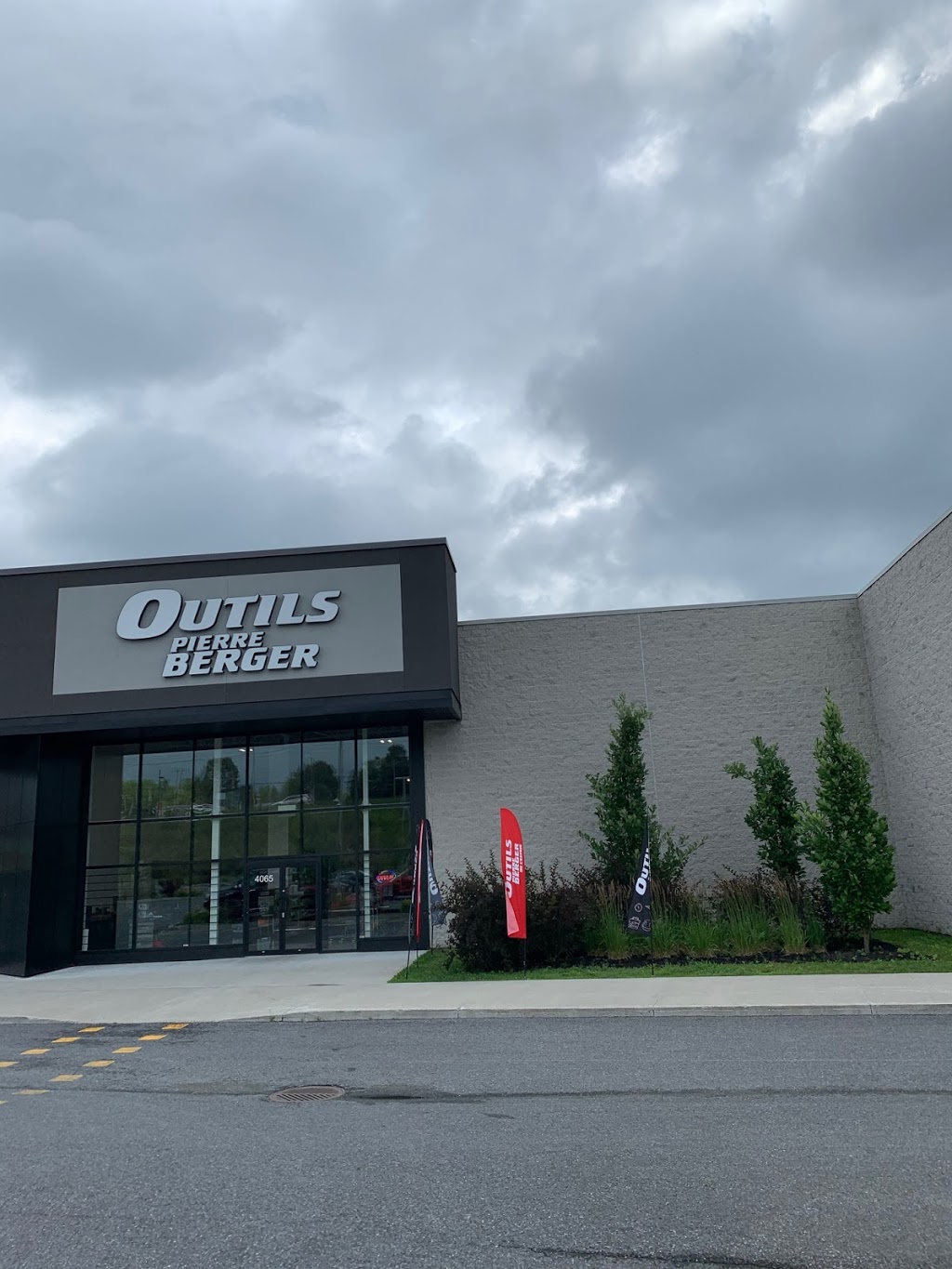 Outils Pierre Berger de lEstrie | 4065 Rue Comtois, Sherbrooke, QC J1L 1R7, Canada | Phone: (819) 791-5324