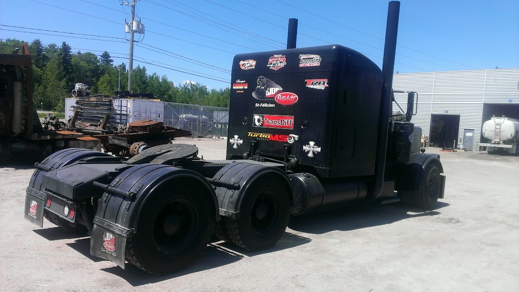 JDH Peterbilt du Lac Saint-Jean | 1451 Bd Industriel, Saint-Félicien, QC G8K 1W1, Canada | Phone: (418) 679-5885