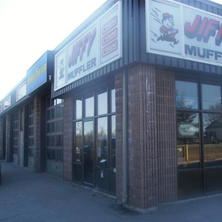 Jiffy Auto Service | 500 Stewart Blvd, Brockville, ON K6V 5T4, Canada | Phone: (613) 342-1661