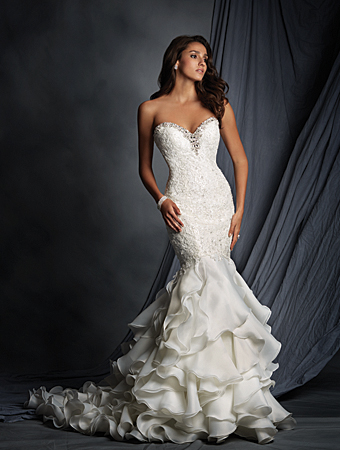 Brendas Bridal Boutique | 18 Yonge St N, Tara, ON N0H 2N0, Canada | Phone: (519) 934-3883