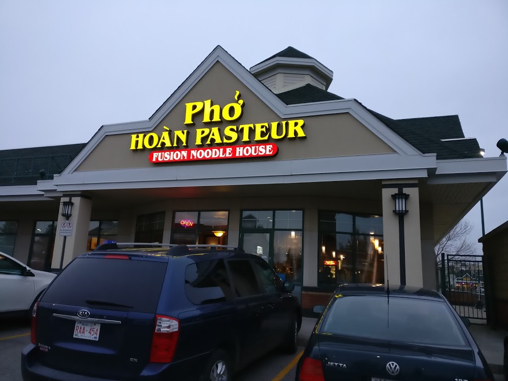 Pho Hoan Pasteur | 9621 167 Ave NW, Edmonton, AB T5Z 3S3, Canada | Phone: (780) 476-1116