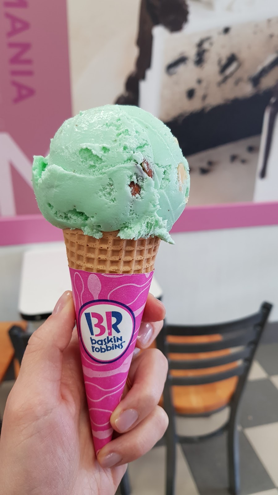 Baskin-Robbins | 1500 Bank St, Ottawa, ON K1H 7Z2, Canada | Phone: (613) 731-1001