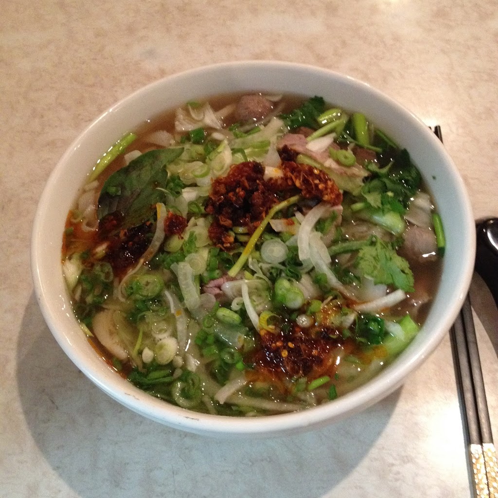 Pho Phuong Hoang | 1153 College St, Toronto, ON M6H 1B5, Canada | Phone: (416) 417-8560