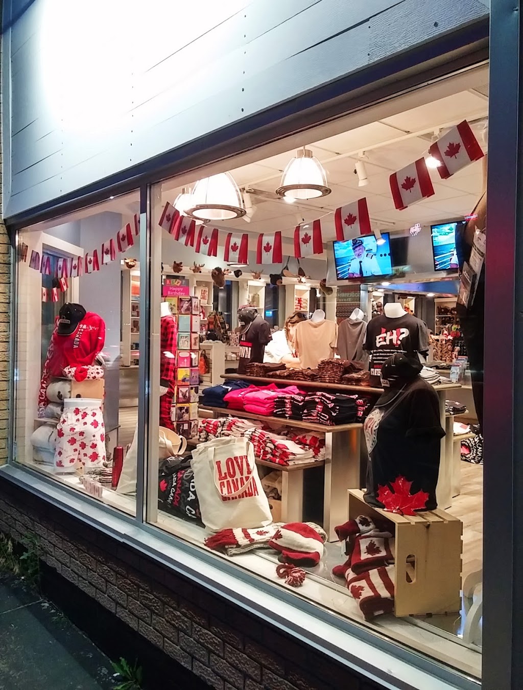 Waterfront Gifts & Apparel | 248 Ontario St, Kingston, ON K7L 5P7, Canada | Phone: (844) 549-8012