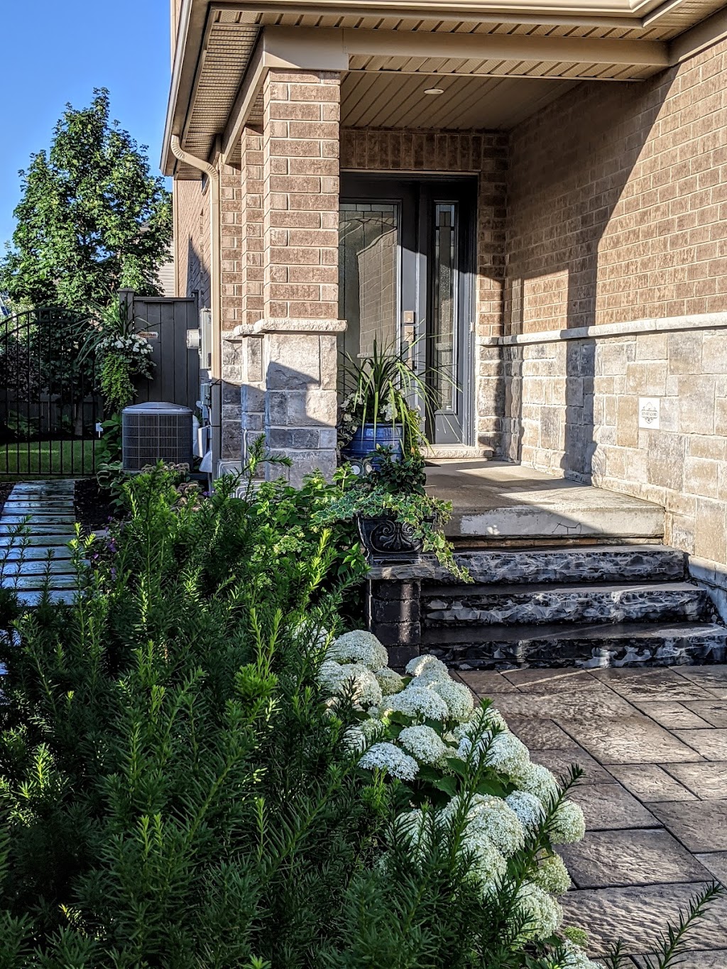 Canvas Landscapers | 4 Hodgson Dr, Guelph, ON N1L 0K2, Canada | Phone: (519) 400-0408