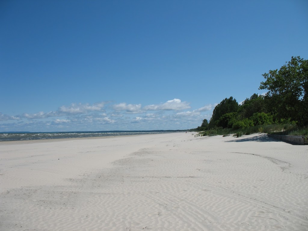 The Beach 2 Cottage | 188 Mosley St, Wasaga Beach, ON L9Z 2K1, Canada | Phone: (647) 291-5700