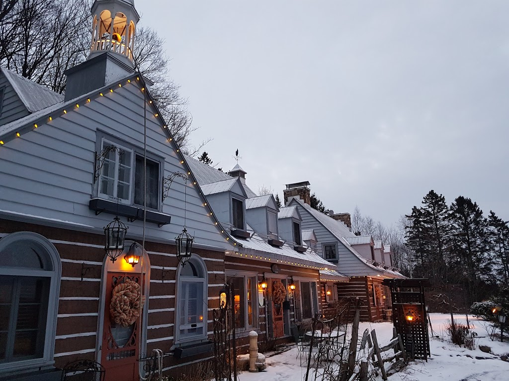 Le Petit Clocher Gîte Touristique B & B | 216 Avenue de lÉglise, Saint-Sauveur, QC J0R 1R7, Canada | Phone: (450) 227-7576