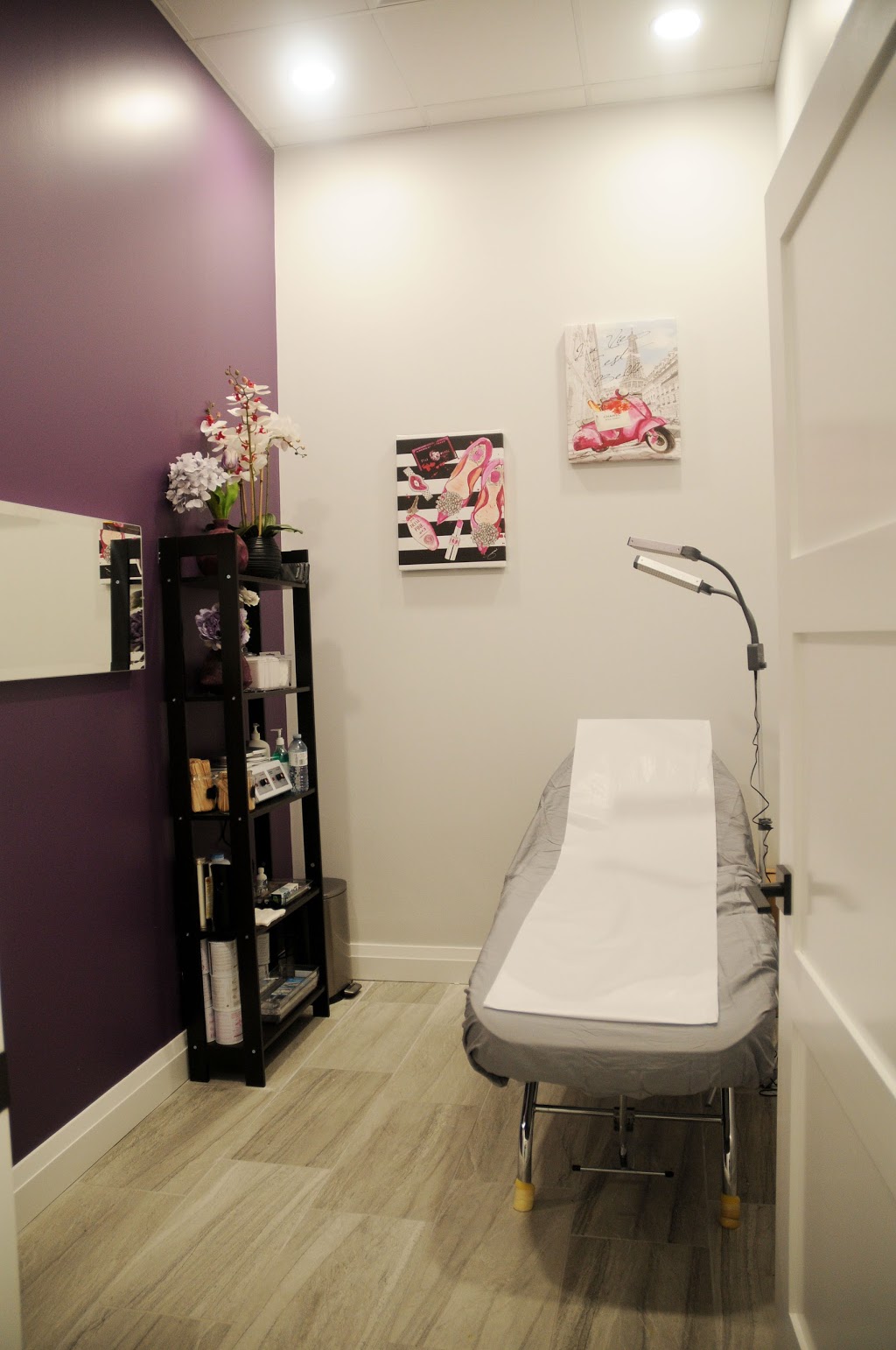 Heads Held High Nail Shop Beauty Bar | 70 Livingston Ave #1, Grimsby, ON L3M 1K9, Canada | Phone: (905) 309-4444