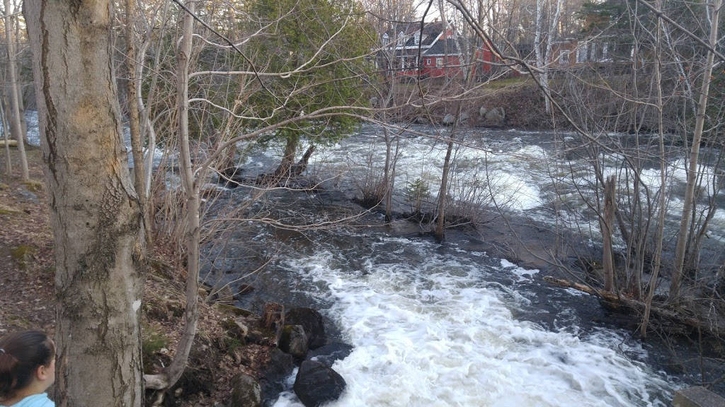 Accès au sentier linéaire de la rivière Saint-Charles | 3Y9, Sentier des rivières, Québec, QC G2A 3L5, Canada