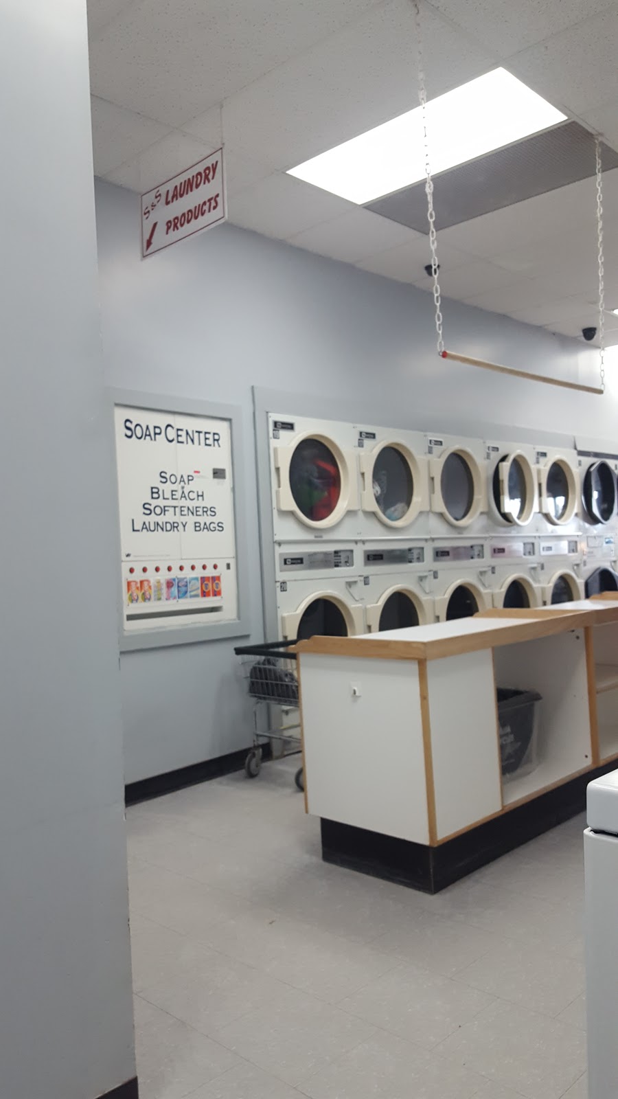 S & S Coin Laundry Express | 190 Memorial Ave, Orillia, ON L3V 5X6, Canada | Phone: (705) 326-2462