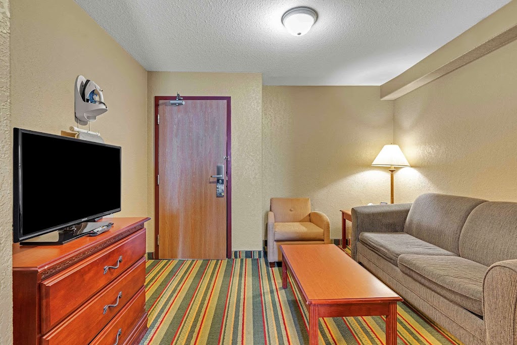 Quality Inn & Suites | 11 Windward Dr, Grimsby, ON L3M 4E9, Canada | Phone: (905) 309-8800